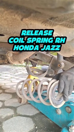 RELEASE COIL SPRING REAR RH HONDA JAZZ #coilspring #suspension #hondajazz #hondafit #automobile
