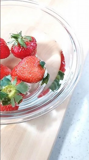 🇮🇹ヌテラ🇮🇹 ストロベリーチョコ #簡単レシピ ＃ヌテラ ＃チョコ ＃イチゴ
