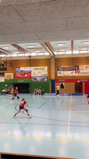 hab 10 min gespielt 😑#leony_rsd #gehviral #handballplayer