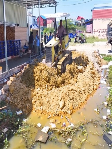 2.1K views · 32 reactions | Excavator Bulldozer #bulldozer #construction #excavator #heavyequipment #earthmoving | Excavator Bulldozer | Facebook