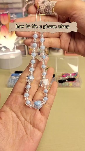 Quick tutorial : How to tie a phone strap