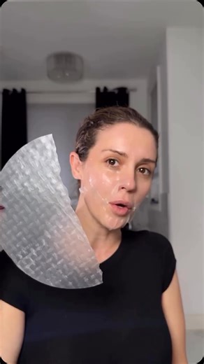 The Beauty Institute on Instagram: "✨ DIY Rice Paper Facial Mask ✨ Give your skin the love it deserves with this easy, affordable at-home skincare hack! How to: 1️⃣ Dip a rice paper sheet in water or toner. 2️⃣ Apply to clean skin, smoothing it out evenly. 3️⃣ Leave it on for 20 minutes (or until it hardens). Optional: Add a drop of frankincense oil to your toner for extra glow! ✨ Benefits of Rice Paper: • Hydrates + locks in moisture 💧 • Soothes and calms irritated skin 🧖‍♀️ • L