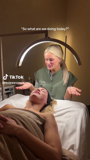 When your best friend gets a facial from you it’s only right! @EVIE EVANS | LE, LT @Alyssa Rios #aesthetician #clearskin #glassskin #facial #extractions