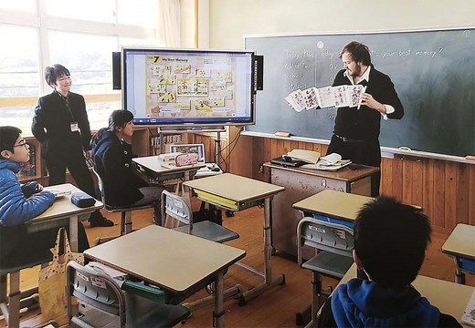 Teach English in Japan: Jobs, Salaries, and Requirements
