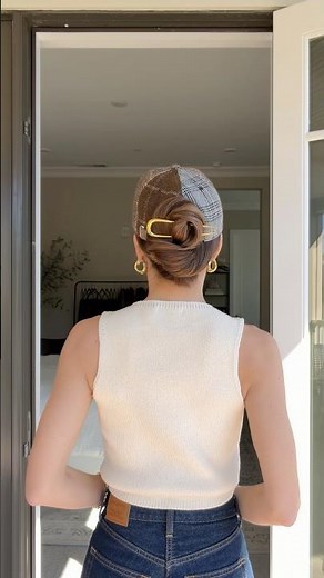 EASY & SECURE WINDY-DAY HAT HAIRSTYLE