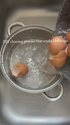 Lese Mmolotsi | DIY cleaning powder that WORKS!✨A powerful,natural mix of egg shells,baking soda and washing powder to clean everything from burnt grease... | Instagram