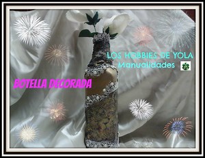 Son muchas las técnicas que podemos llevar a cabo para decorar y reutilizar botellas. Hoy vamos a hacerlo con telas.