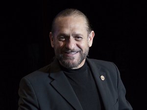 Hospitalizan al comediante Teo González tras sufrir un infarto en su casa