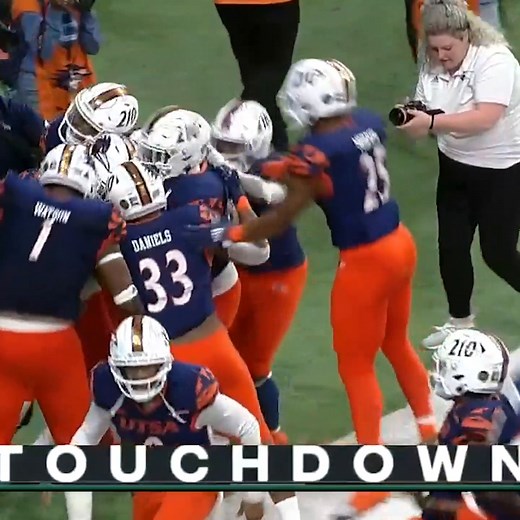 1.4M views · 7.3K reactions | UTSA WINS IT ON A LAST SECOND TIPPED TD PASS! UTSA Football The dream season continues for the 11-0 Roadrunners  | SportsCenter | Facebook