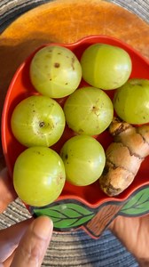 Power-packed Amla & Raw Turmeric Chutney 💚 Rich in Vitamin C, antioxidants & anti-inflammatory benefits — this chutney helps boost immunity, digestion, and gut health naturally. Perfect as a side with roti, paratha, or meals 🥗 Simple ingredients, desi taste & maximum nutrition ✨ 👉 Save this recipe for daily immunity 👉 Like, share & follow @preetihealthykitchen for more healthy desi recipes #AmlaChutney #RawTurmeric #ImmunityBooster #HealthyIndianFood #NaturalRemedies | Preetihealthykitchen