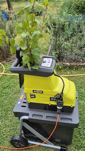 🌿 Broyeur de végétaux électrique Ryobi RSH3045U | En savoir plus 👉🏻 LIEN EN BIO ET DANS LES COMMENTAIRES | AgriEuro France