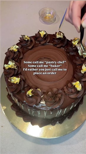 🥹👉🏻👈🏻💕 Call Me Maybe? #pastrychefs #bakerlife #callmemaybe #chocolatecakelovers #smallbusinessstruggles