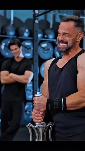 Anatoly showing his abs 🫡🥶😱 #anatoly #bodybuilding #anatolygymprank #respect #motivation #sigma