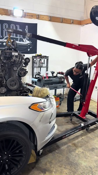 Come get your engine taken out 😉 #fyp #engine #autorepair
