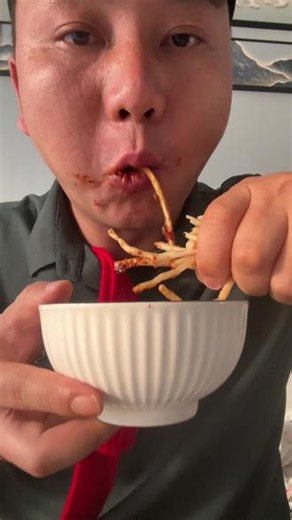 折耳根蘸大酱 没吃过的不懂这口的含金量啊#折耳根的100种吃法 #贵州地道美食 #鱼腥草折耳根