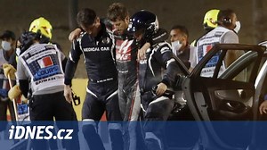 Hororová nehoda v F1. Grosjean prchal z plamenů a torza vozu - iDNES.cz