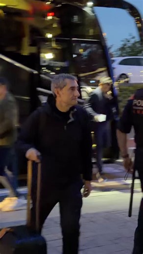 El del plan de dios se podría parar un poquito con los chavales. Lo digo para que aproveche ahora la famita que en dos años nadie se acuerda de él
