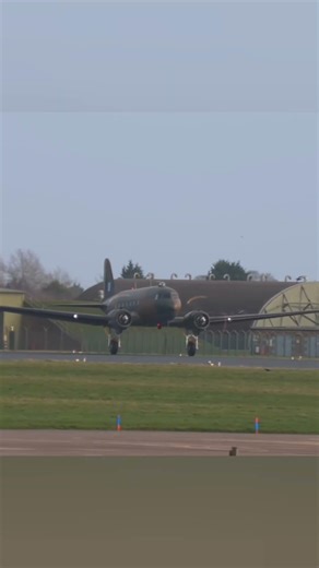 Watch the legendary Douglas C-47 Skytrain (Dakota) as it performs a powerful takeoff 🚀#