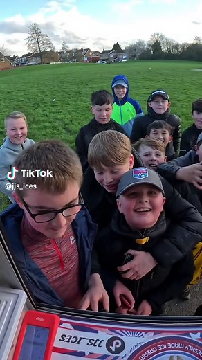 They all ran over and stopped me🤣 #jjsices