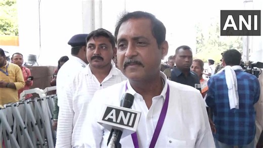 #WATCH | Kolkata: On Former West Bengal CM and TMC chief Mamata Banerjee arrives at the Calcutta High Court, BJP MLA Sajal Ghosh says, "She can go. She has gone there because it is her right... What work does she have now?..."