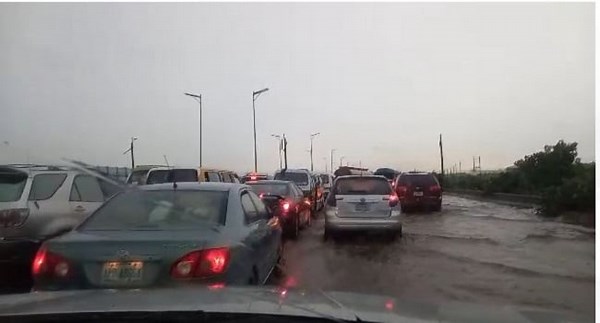 Video: Gridlock As Flood Overtakes Lagos-Ibadan Expressway