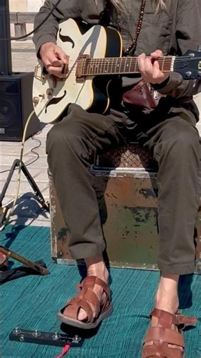 Building a BLUES BOOGIE groove with LOOPY PRO #busking #looping #busker #hollowbody #ibanez