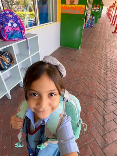 🌟 Lᴀ ᴀʟᴇɢʀɪ́ᴀ ᴅᴇ ᴀᴘʀᴇɴᴅᴇʀ ᴄᴀᴅᴀ ᴅɪ́ᴀ 🌟 En nuestro colegio, cada día es una nueva oportunidad para sonreír, descubrir y disfrutar. La alegría de nuestros alumnos ilumina los pasillos, llena las aulas y nos recuerda que aprender puede ser una experiencia maravillosa cuando se vive con entusiasmo y curiosidad. 💛 Entre juegos, aprendizajes, amistades y momentos que se guardan en el corazón, ellos construyen recuerdos que los acompañarán toda la vida. Aquí, cada día es especial. Aquí, cada niño enc