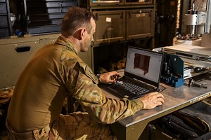 The need for speed 🖨️ Australian Army's 1st Combat Service Support Battalion continued into the next phase of a 12-month trial of a new 3D metal printing technology with Australian company Spee3D. The trial, in close partnership with Charles Darwin University has seen soldiers of 1 CSSB learn the design software and physical printing technology, through to the fabrication and testing of parts. The latest achievement was the successful deployment of the recently camouflaged WarpSPEE3D printer to