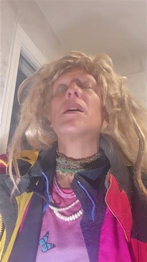 please god help me find a boyfriend or daddy I can't handle this reality i need someone who pitys me