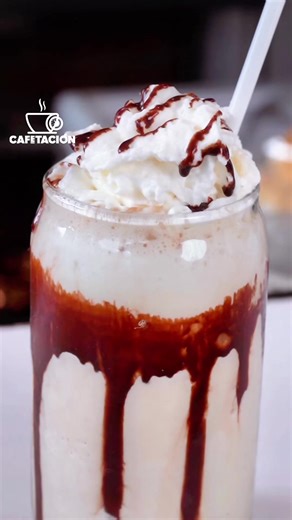 Capuchino frappé ☕❄️ Café. Hielo. Leche. Se licúa. Se sirve. Se disfruta. Textura fría. Sabor intenso. Perfecto para cualquier hora. 📍 Guanajuato Diego de Valencia 12, Mineral de la Hacienda 📍 Puebla Torre JV3, San Andrés Cholula Ven a probarlo a Cafetación. Síguenos y guarda este reel para tu próxima visita.