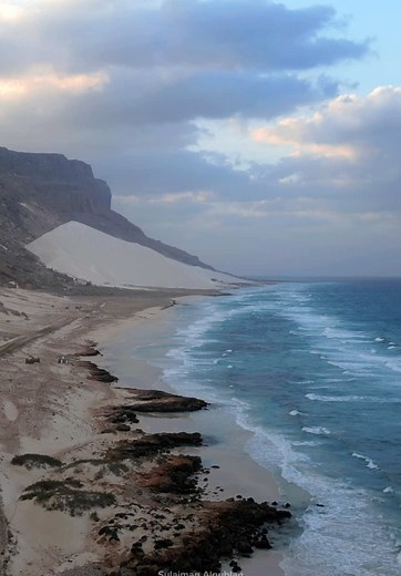 جمال شاطىء عرعهر في جزيرة سقطرى