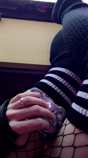 Am I the only one that holders there controller like this 😭 #femboy #femboytiktok #femboyz #lgbtq