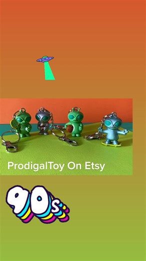 #aliens #90salien #90skeychain #90salienskateboard #skateboard #vintagealien #vintagetoys #80stoys #90stoys #keychains