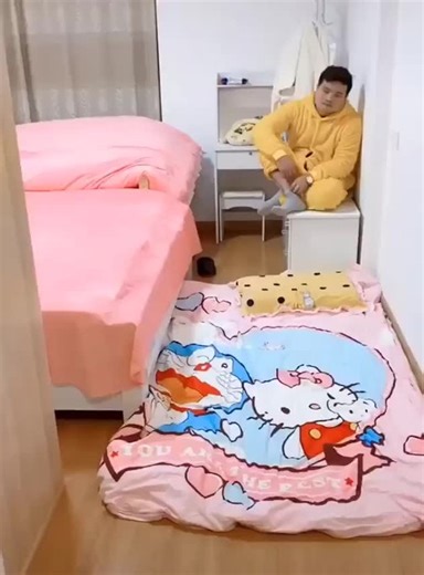 Funny father and his lovely children珞 There’s a fine line between boring and hilarious — and we live on that line!  From crazy internet moments to the funniest clips you’ll ever see, we bring you non-stop entertainment every single day.  Hit Follow @TheBoredMindViral to make sure your feed never runs out of laughs, memes, and viral chaos! Because boredom deserves a better ending. 藍 | The Bored Mind Viral | Facebook