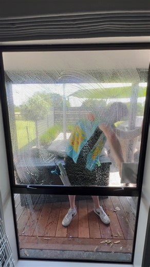 3 ways we keep your windows clean, Giving your windows a glow up before Christmas🎄 #satisfyingclean #windowcleaningservice #satisfyingreels #beforeandaftercleaning #waikatohomes #residentialcleaning #hamiltonnz #localbusinessnz | Kiss My Glass Window Cleaning