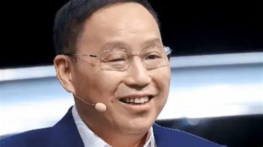 为什么他的头衔最短，但他偏偏笑的最开心？赛力斯董事长完美诠释了选择的重要性#华为#赛力斯#鸿蒙智行#企业战略#团队管理