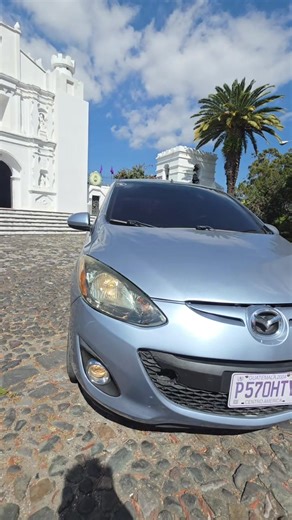 🔥🚗 MAZDA 2 2013 — ECONÓMICO, PRÁCTICO Y BIEN EQUIPADO 🇬🇹✨ Si buscás un carro ahorrador, cómodo y fácil de manejar, este Mazda 2 2013 automático es perfecto para ciudad 👌 🔹 Modelo 2013 ⚙️ Automático 🔧 Motor 1.5 | 4 cilindros — súper económico 📊 147,000 millas ❄️ Aire acondicionado funcionando 🔒 Cerradura central 🪟 Vidrios eléctricos 📸 Cámara de retroceso 📺 Radio de pantalla con CarPlay 📱 ✨ Compacto por fuera, cómodo por dentro y muy rendidor en combustible. Ideal como primer carro, p