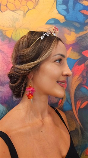 SAVE for later 📌 So many of you asked for a tutorial on how I style my headbands ✨ Try this technique if you have long hair — it’s easy and works every time 💁‍♀️ Use a hair-lifting headband first, then finish with the Alice Tiara band at the back. #janizuka #headband #tiara #crown #HairAccessories #handmade #hairstyle ##hairstyletutorial #tutorial #hair #hairidea #hairinspo #longhair | Crown Ivy