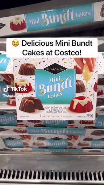 🤤 Delicious Mini Bundt Cakes at Costco! This includes 8 cakes, four each of triple chocolate chip and red velvet! They look AMAZING and are the perfect size to indulge on without guilt! 👏🏼 ($12.99) #costco #bundtcake #dessert