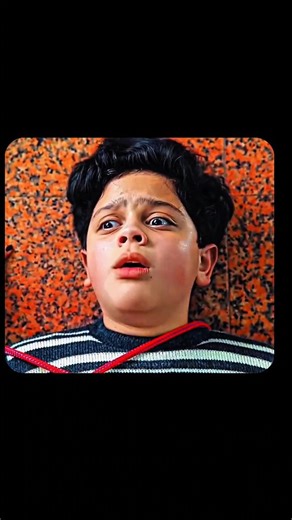 Thewxrld_07 on Instagram: "日本利用压电瓷砖将脚步转化为电能。这些瓷砖捕捉来自你脚步的动能。当你行走时,你的重量和动作会对瓷砖产生压力。瓷砖会轻微弯曲,从而产生机械应力。瓷砖内部的压电材料将这种应力转化为电能。每一步都会产生少量电荷,而数百万步结合在一起就能产生足够的电力来驱动LED灯、数字显示屏和传感器。在像涩谷车站这样繁忙的地方,每天大约有240万个脚步为这一系统作出贡献。这些电能可以被储存或立即使用,从而减少对传统电力来源的依赖,并支持可持续的城市基础设施。这种方法将日常运动转化为实用的可再生能源#日本#知识#事实#你知道吗 #推荐科技 创新历史技术 实验热门"