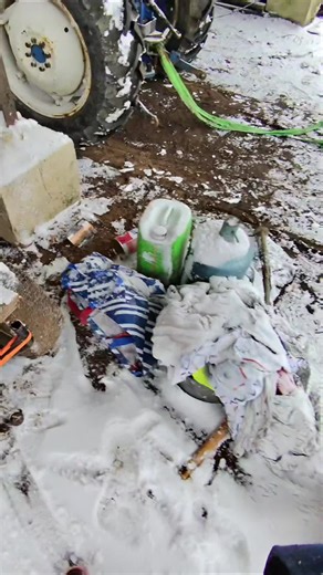 alors la on fait de tout mécanique sur tronconneuse, tracteur et express @JPBIKER @Pepino #voiture #fypシ゚viral #pourtoi #tracteur