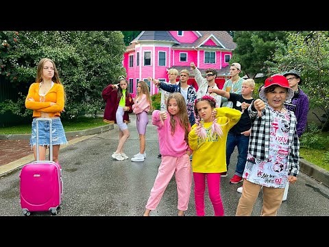 NEW GIRL on Campus! Who has a date? KiKiDo Campus France | Episode 2