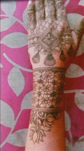 very easy and beautiful mehndi design // very easy lotus flower mehndi design #trending #mehndi