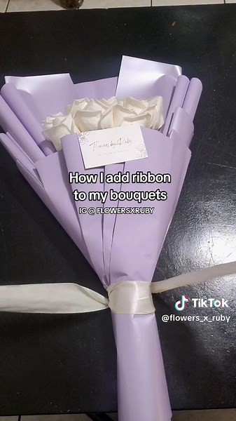 how I add my ribbon bows 🎀🙂 #florist #ramobuchon #fyp #losangelesflorist #floristsoftiktok #florista #smallbusiness #floristlife #whiteroses
