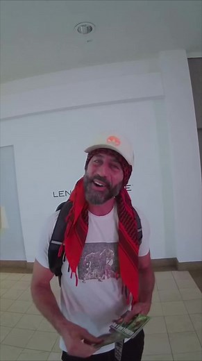 Omg i met Aaron Rodgers and Jamie Foxx Clone and many more celebs 🤣🤣🤣 #fyp #aaronrodgers #jamiefoxx #joynerlucas