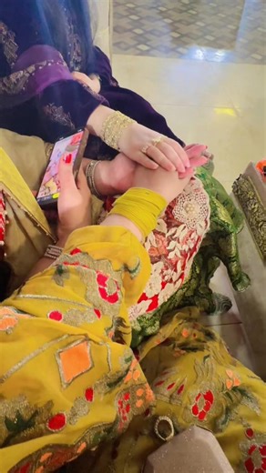 Creative Mehndi Designs for A Joyful Yellow Celebration
