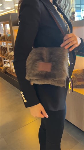 The UGG pop-up store is now open in Terminal 2. You can now shop for your favourite cosy and stylish UGGs before you take off on your next adventure. Need a last minute gift? UGG has you covered! From shoes to scarves, purses, gloves and even plush toys, there's something for everyone. 📍Located in in Terminal 2 Departures, after security. Happy shopping! 🛍️ #MelbourneAirport #Retail #NewStore #UGG #Shopping | Melbourne Airport