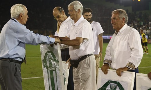 Ο Τάκης Οικονομόπουλος έφυγε από τη ζωή - Θρήνος στο ελληνικό ποδόσφαιρο