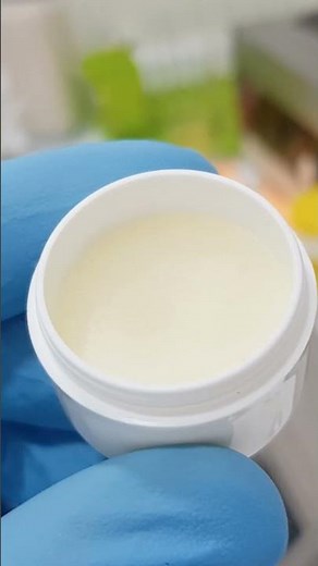 Pomada labial para labios cortados agrietados y secos