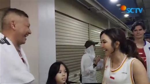 32K views · 180 reactions | Saling kompak, Gading dan Gisel tanding basket! Klik https://bit.ly/3ZUq0z4 untuk nonton info hot lainnya! Saksikan #HotShot setiap hari senin-rabu pukul 06.00 WIB hanya di SCTV dan Vidio. #HotShot #SCTVInfotainment | SCTV | Facebook